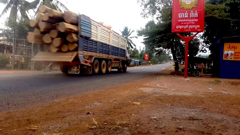 Log_Transporting_Vietnam_thru_Snuol_district_of_Kratie_province_081418_provided_photo.jpg