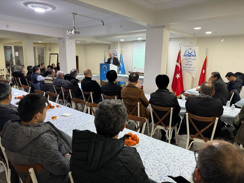 مەرھۇم دوكتور پەرھات قۇربان تەڭرىتاغلىنى خاتىرىلەش پائالىيىتىنىڭ كۆرۈنۈشى. 2024-يىلى 20-نويابىر، ئىستانبۇل