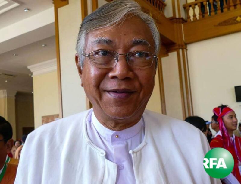 ပြည်သူ့လွှတ်တော်မှာ မဲ အနိုင်ရပြီး ဒုတိယသမ္မတဖြစ်လာတဲ့ ဦးထင်ကျော် ကို တွေ့ရစဉ်