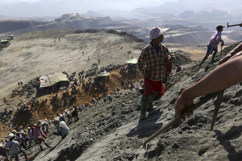 Miners search for jade at a Hpakant mine dump in Kachin state, Myanmar, Nov. 25, 2015. Credit: Soe Zeya Tun/Reuters