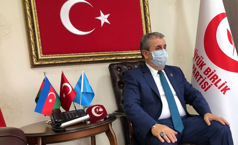 تۈركىيە ھۆكۈمىتىنى قوللاۋاتقان ئۆكتىچى پارتىيەلەردىن بولغان بۈيۈك بىرلىك پارتىيەسى رەئىسى مۇستافا دەستىچى ئەپەندى.