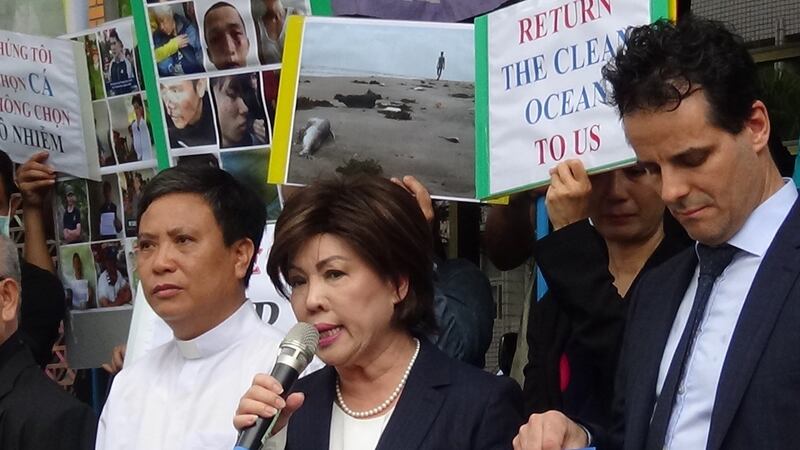 台塑受害者正义会（JFFV）副会长斐南茜（中）。（记者夏小华摄）