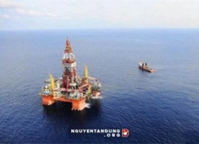 Giàn khoan Hải Dương - 981 của Trung Quốc trong vùng đặc quyền kinh tế của Việt nam.(nguyentandung.org)