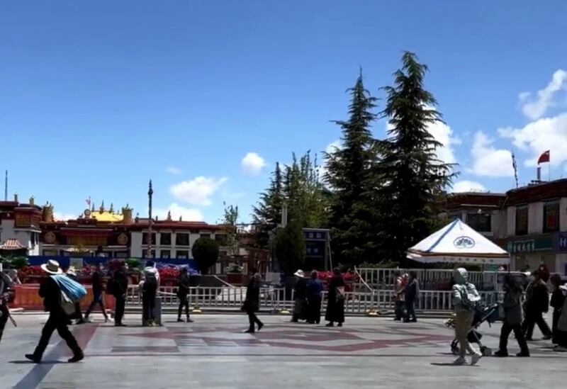 ལྷ་སའི་གཙུག་ལག་ཁང་གི་མདུན། ༢༠༢༠།༧