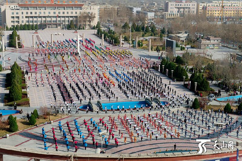 مەكىت ناھىيەسىدە ئۆتكۈزۈلگەن «دولان كىچىك ئالما مەشرىپى». 2015-يىلى.