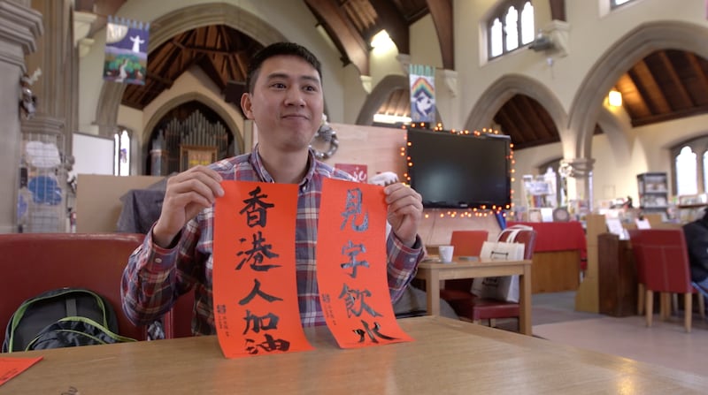 丘文俊帶同文房四寶到英國,那是他做地區服務的「萌芽」。(韋平 攝)