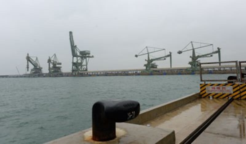 Khu vực cầu cảng nhà máy thép Formosa Hà Tĩnh chụp hôm 4/12/2015. 