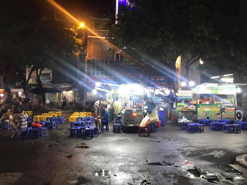 Hình minh hoạ. Một góc phố ăn đêm ở Đồng Xuân, Hà Nội 