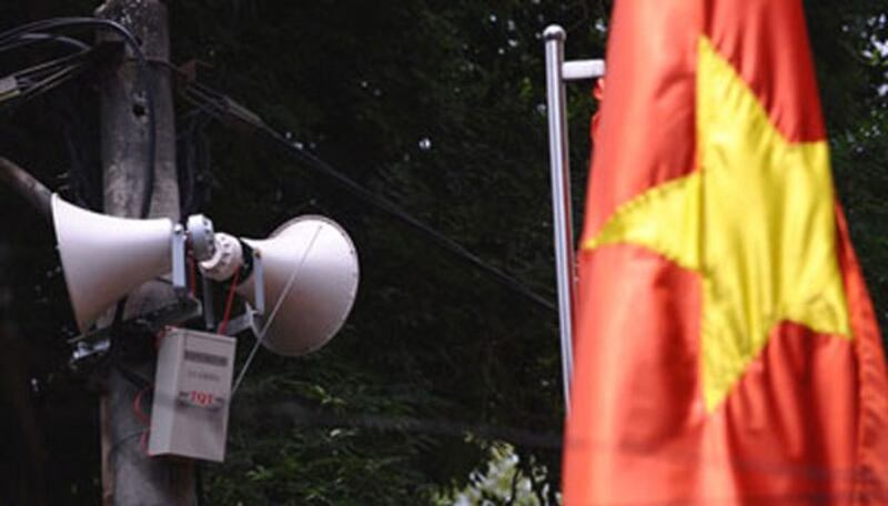 Loa tuyên truyền trên đường phố Hà Nội, ảnh chụp năm 2011.