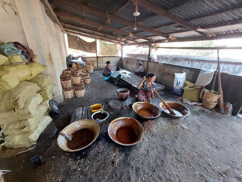 ပုဂံမြို့ဟောင်းရှိ ထန်းလျက်လုပ်ငန်းခွင်တစ်ခုကို ၂၀၂၃ ခုနှစ် ဇန်နဝါရီလ ၂၁ ရက်နေ့က တွေ့ရစဉ်။ (Photo: RFA)