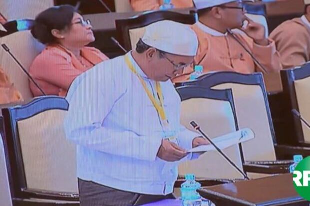 သယံဇာတနဲ့ သဘာဝပတ်ဝန်းကျင် ထိန်းသိမ်းရေးဝန်ကြီး ဦးအုန်းဝင်း ကို လွှတ်တော်မှာ တင်ပြနေစဉ်