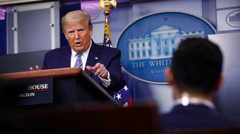 美国总统特朗普2020年4月19日在白宫疫情简报会上。(美联社)