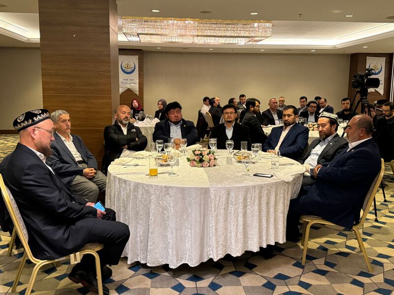 شەرقىي تۈركىستان ئۆلىمالار بىرلىكى ئۇيۇشتۇرغان شەرقىي تۈركىستان تەشكىلات رەھبەرلىرىنىڭ يىغىنىدىن كۆرۈنۈش.2023-يىلى 26-دېكابىر، ئىستانبۇل