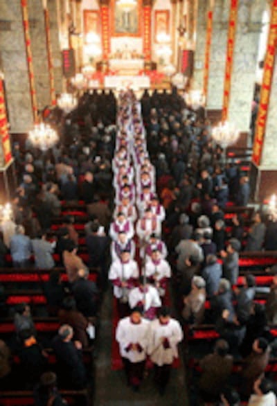 Pope2005_mass150.gif