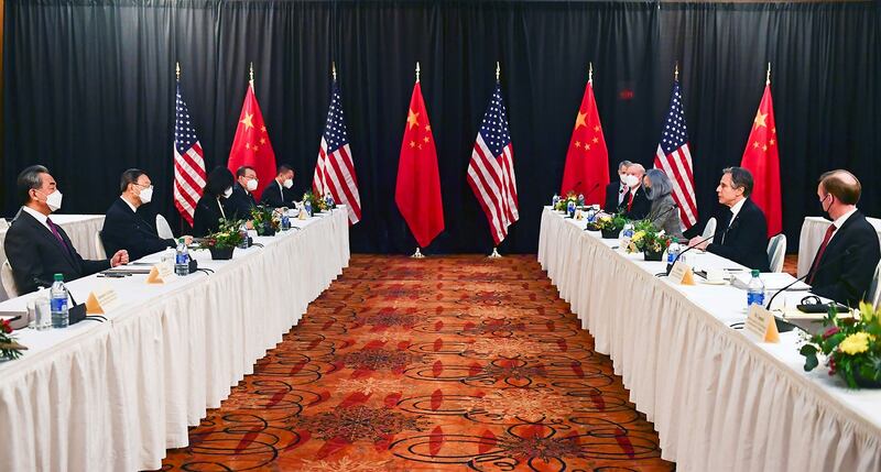 2021年3月18日,美中最高层级外交官于阿拉斯加会面,开场中方突袭陈述十七分钟。(路透社)