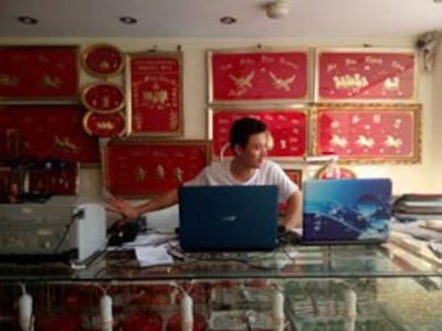 Ông Dương Công Kiên, người được bà Nguyễn Thị Thanh Mai, Giám đốc Công ty Hoàng Mai, ủy quyền tiếp xúc với báo chí hôm 27/4/2014. Courtesy TNO.