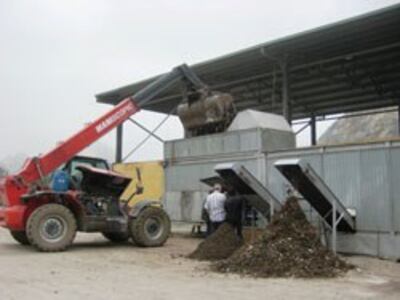 Máy xử lí rác tự động cho phép loại bỏ rác thải cá biệt bằng thiết bị điều khiển từ xa. 