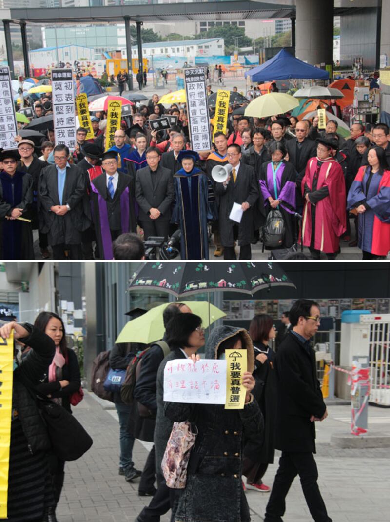 在政府總部外的遊行人士。（粵語部文宇晴攝）