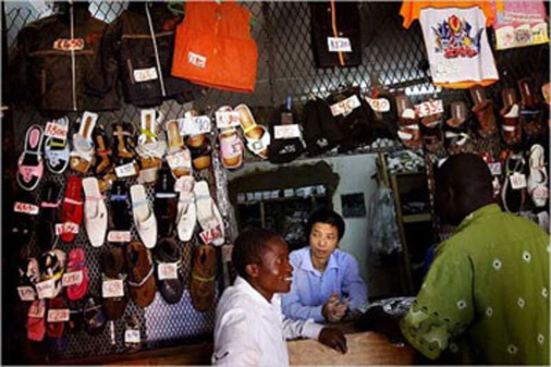 Một cửa hàng của người Việt Nam tại Angola (nguồn daidoanket )