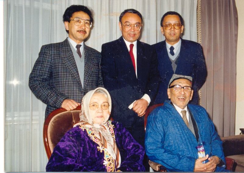 Eysa-yusup-Alptekin-Ailisi-02.jpeg