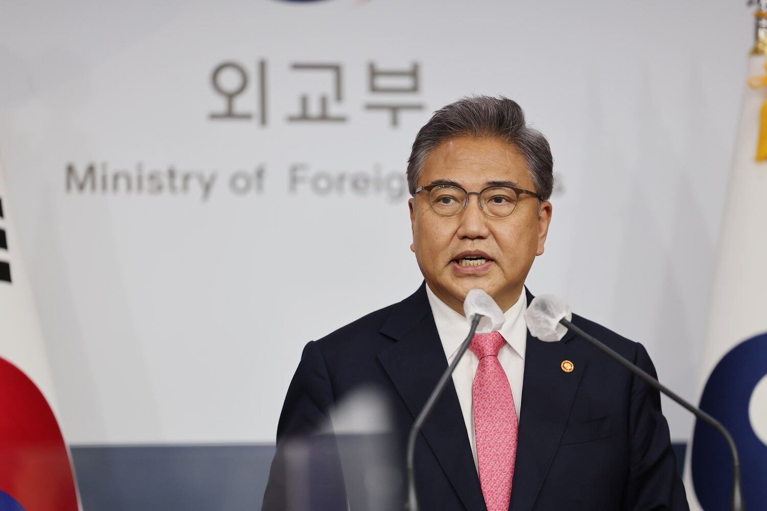 박진 외교부 장관이 23일 서울 도렴동 외교부 청사 브리핑실에서 한미 정상회담 결과를 브리핑하고 있다.