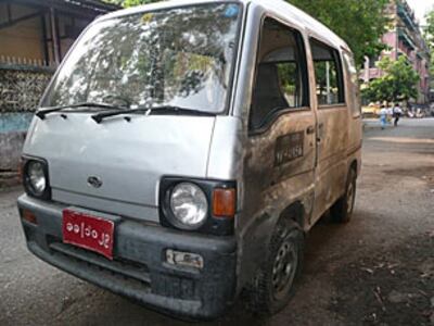 ဗုံးပေၝက်ပဵက်စီးသောကား