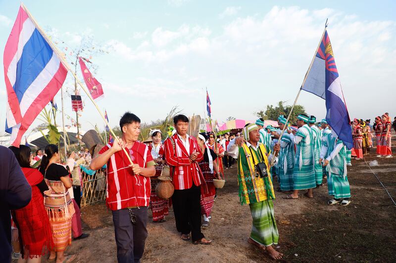 ထိုင်းနိုင်ငံ၊ မဲဆောက်မြို့တွင် ကျင်းပသည့် ကရင်နှစ်သစ်ကူးနေ့အခမ်းအနားမှာ တက်ရောက်လာသည့် ကရင်တိုင်းရင်းသားများအားတွေ့ရစဉ်။ (Photo: RFA)
