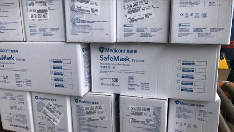 中共高層在自己國民不夠口罩之時，仍執意向意大利提供第一批10萬個口罩，被指涉「政治動機」。（大陸社交平台截圖）