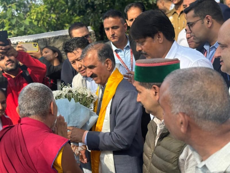Kunchok Migmar Receives Hon'ble CM Sukvinder Singh Sukhu (2).jpg