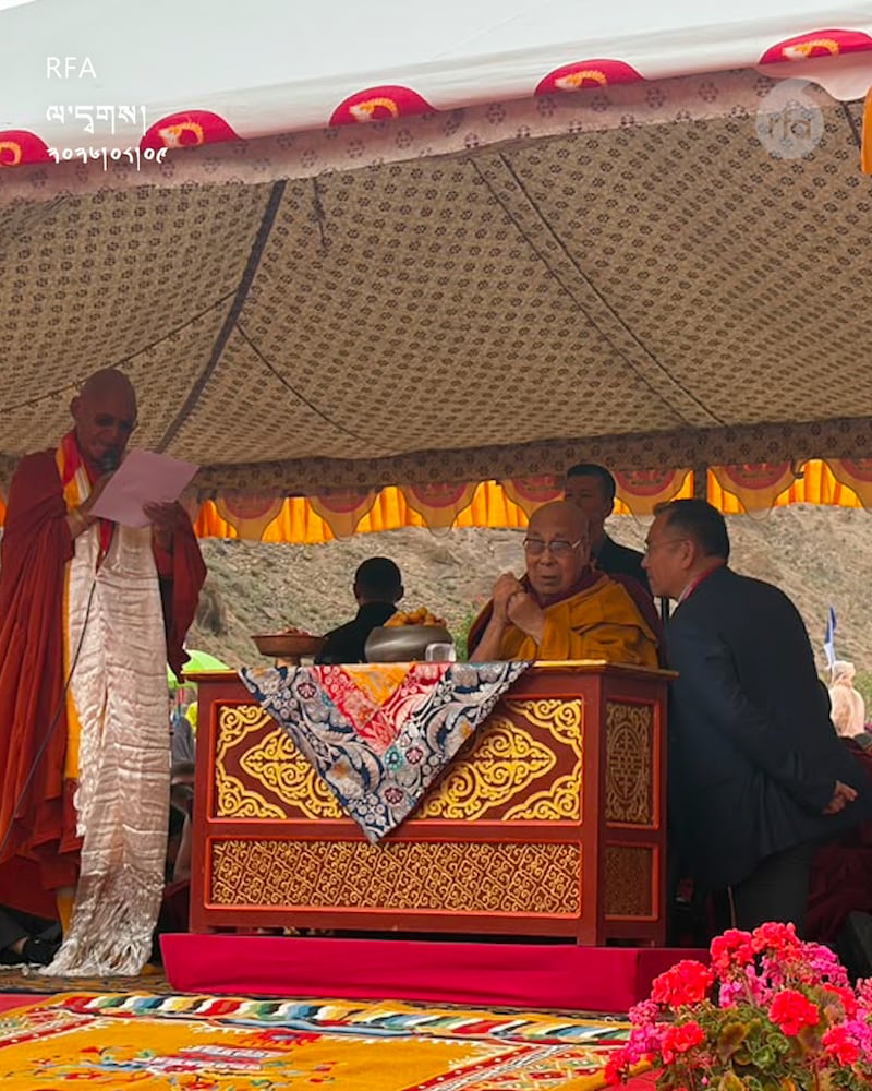 མ་ཧ་བྷོ་དྷི་རྒྱལ་སྤྱིའི་བསྟི་གནས་ཀྱི་སངས་རྒྱས་སྐུ་བརྙན་དང་། དམག་ཞབས་འདས་པོའི་དྲན་རྟེན་གྱི་མཆོད་རྟེན་ལ་རབ་གནས་གནང་པ། ༢༠༢༦།༨།༩