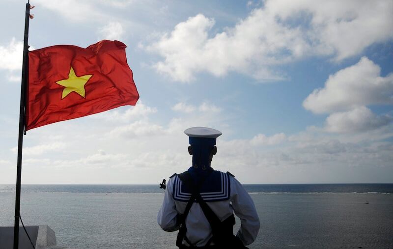 Hình minh hoạ. Người lính hải quân Việt Nam đứng canh ở đảo Thuyền Chài thuộc quần đảo Trường Sa hôm 17/1/2013