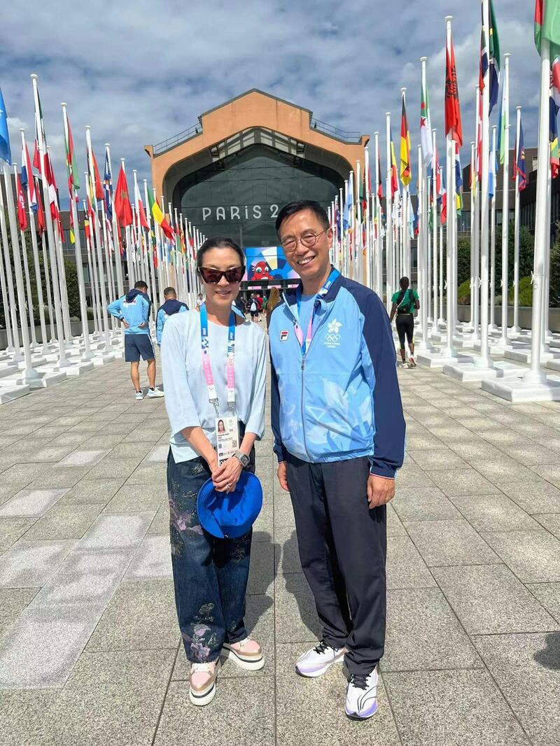 楊潤雄在奧運村巧遇楊紫瓊。(楊潤雄Facebook專頁圖片)