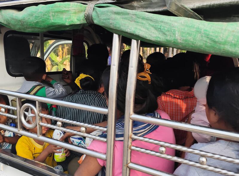 ပဲခူးတိုင်း ထန်းတပင်မြို့နယ် ဇရပ်ကြီးမြို့တွင် စစ်ကောင်စီနှင့် KNLA ပူးပေါင်းတပ်တို့ တိုက်ပွဲကြောင့် ဒေသခံများ ထွက်ပြေးတိမ်းရှောင်နေကြသည်ကို ၂၀၂၄ ခုနှစ် ဖေဖော်ဝါရီလ ၈ ရက်နေ့က တွေ့ရစဉ်။ (Photo: Citizen Journalist)
