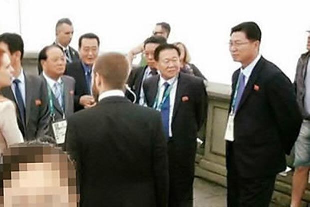 북한 최룡해 노동당 중앙위원회 부위원장이 북측 수행원들과 지난 8일 브라질 리우데자네이루 코르코바두산 예수상을 방문하고 있다.