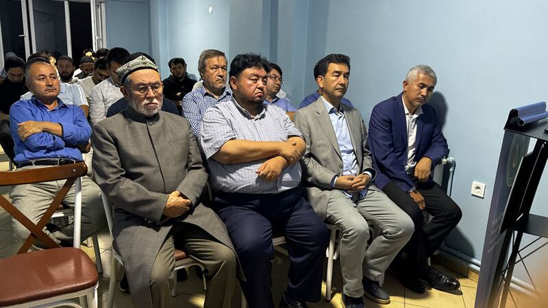 ئىستانبۇلنىڭ سەفاكۆي رايونىدا ئېلىپ بېرىلغان «شەرقىي تۈركىستان يېڭى نەسىل ھەرىكىتى» يېڭى ئىدارە ھەيئىتىنىڭ يېڭىدىن خىزمەت ئىشخانىسى ئېچىلىش مۇراسىمى كۆرۈنۈشى. 2024-يىلى 11-ئۆكتەبىر، ئىستانبۇل