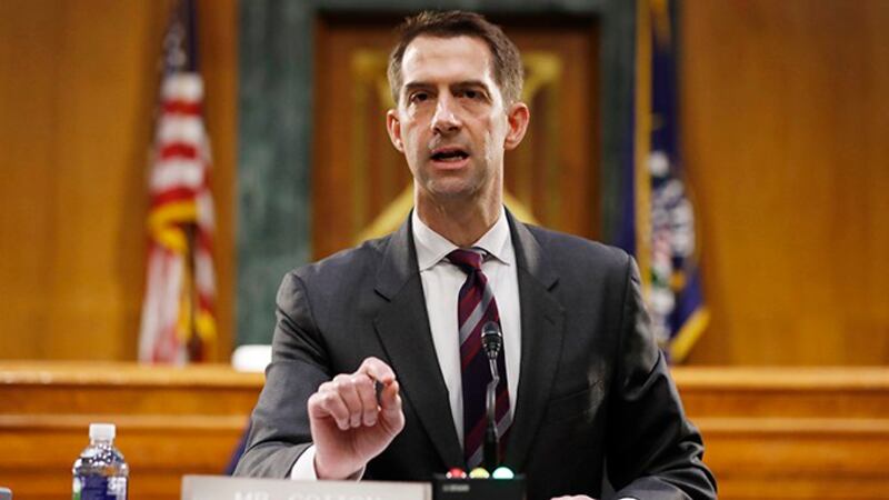 美国联邦参议员柯顿（Tom Cotton）等人5月7日提出议案，将华盛顿中国驻美使馆外街道重新命名为“李文亮广场”，以此纪念这位向世界发出疫情警讯而遭中共噤声的武汉医生。（美联社）