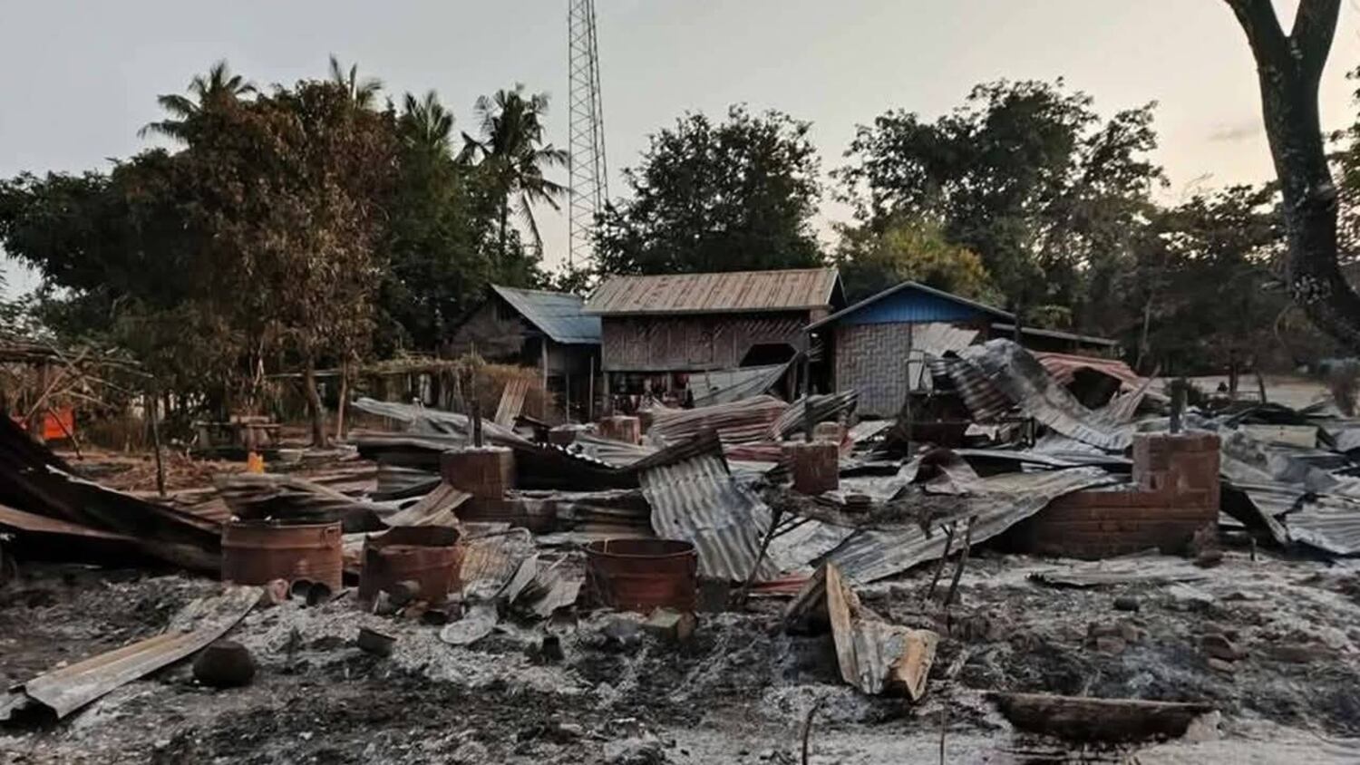 Myanmar army tries to clear fighters from road, 20,000 villagers flee, rebels say
