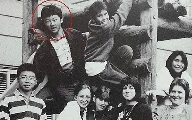김정은 제1위원장(빨간 원)이 스위스 유학시절 외국인 친구들과 함께 찍은 사진. 