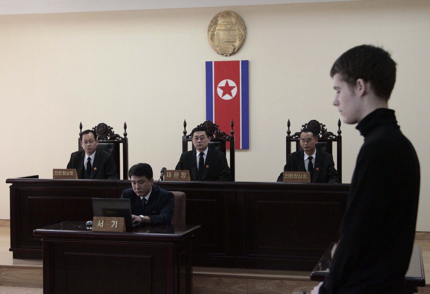 미국인 매튜 밀러가 지난 2014년 북한 평양 대법원에서 재판을 받고 있다.