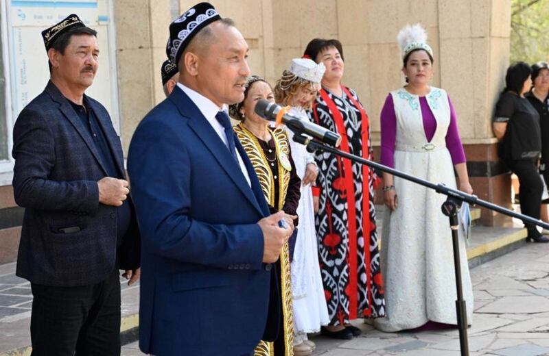 قازاقىستاندىكى ئۇيغۇرلار 1-ماينى ئۆز مىللىي كىملىكىنى ساقلاپ قېلىش بايرىمى سۈپىتىدە ئۆتكۈزدى. 2023-يىلى 1-ماي. ئالمۇتا.
