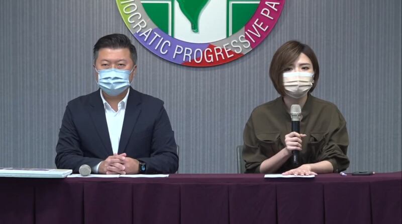 民进党发言人黄彩玲(右)。(视频截图)