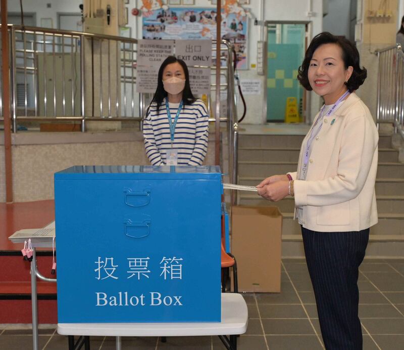 民政及青年事務局局長麥美娟早前公布《區議員履職監察制度指引》,要求新履職的區議員出席率達80%。(麥美娟Facebook相片)