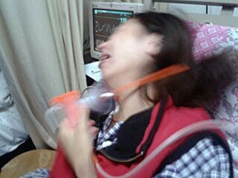 由於腦部受損，肖維婷的記憶力和說話能力均受影響，她時清醒時昏迷，無法承受沉重打擊。(相片由家屬提供)