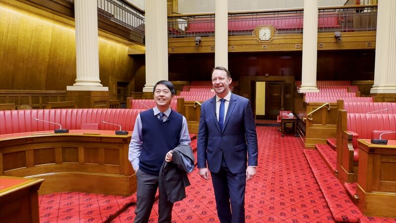 加入自由黨後，許智峯不時到議會與議員會面。（程皓楠攝）