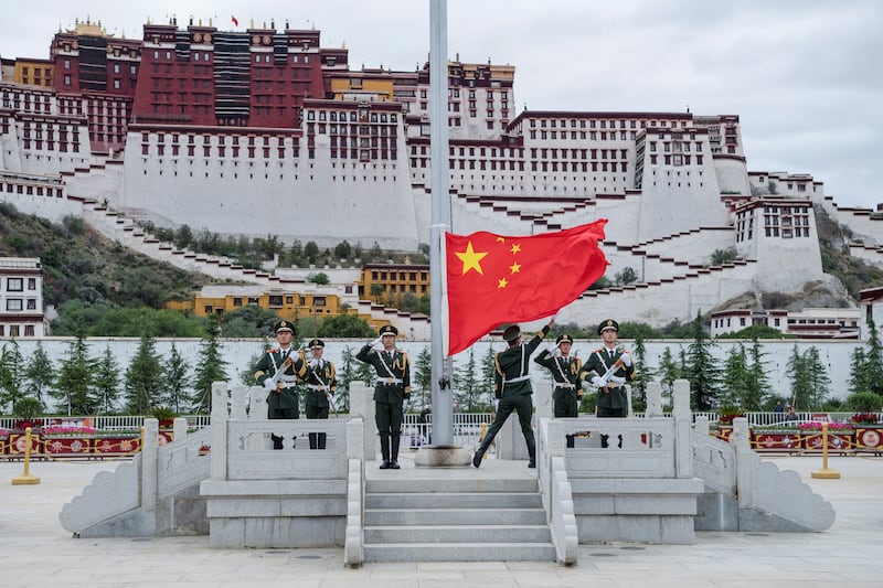 ས་ག་ཟླ་བ་དབུ་ཚུགས་པ་དང་རྒྱ་ནག་གཞུང་གིས་ཆོས་ལུགས་དང་སྤྱི་ཚོགས་ནང་ཕྱོགས་ཡོངས་ནས་དམ་དྲག་ཆེ་རུ་བཏང་བ།