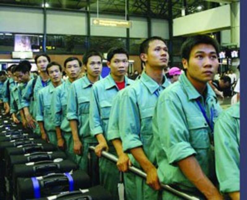 Công nhân Nghệ An lên đường sang Đài Loan xuất khẩu lao động năm 2009.
