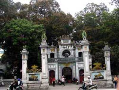 Đền Quán Thánh. Photo courtesy of ThanglongHanoi.