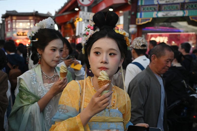 汉服热背后?是文化复兴 或对现实的逃离