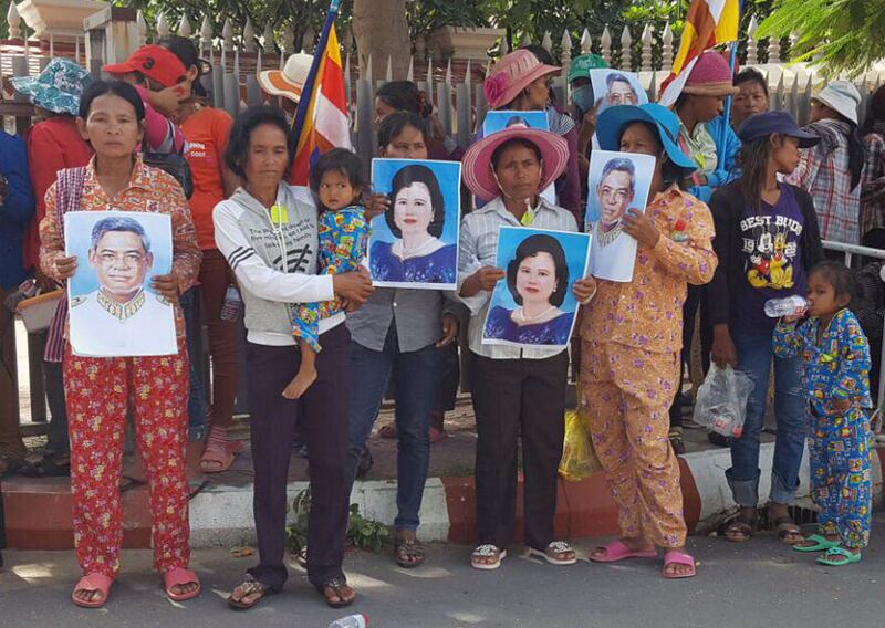 ពលរដ្ឋ​មក​ពី​ខេត្ត​កោះកុង តវ៉ា​ដាក់​ញត្តិ​រក​ដំណោះស្រាយ​បញ្ហា​ដីធ្លី​នៅ​រាជធានី​ភ្នំពេញ នៅ​ថ្ងៃ​ទី​៤ កក្កដា ឆ្នាំ​២០១៦។