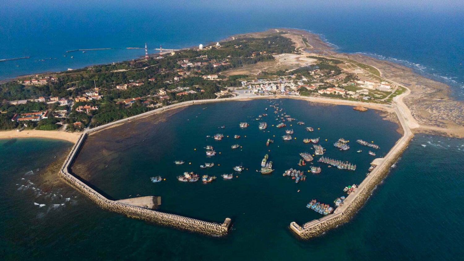 Bach Long Vi qualifies as an island under the 1982 United Nations Law of the Sea Convention